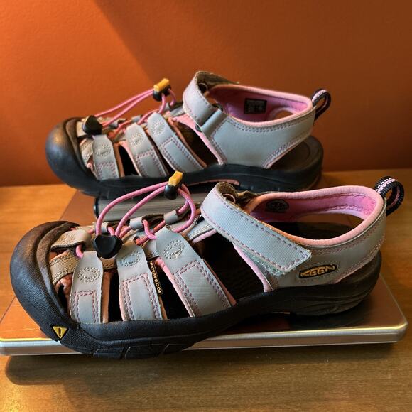 Keen Water Shoes - Pink & Gray - Girls Size 5 - Hiking Sport Sandals EUC - Picture 4 of 10